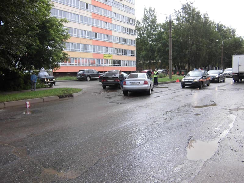 На Пугачева столкнулись «Ауди» и «четырнадцатая»