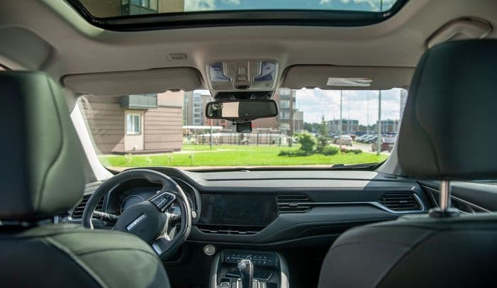 Почему нельзя ездить на машине с открытыми окнами? Рассказывают ученые