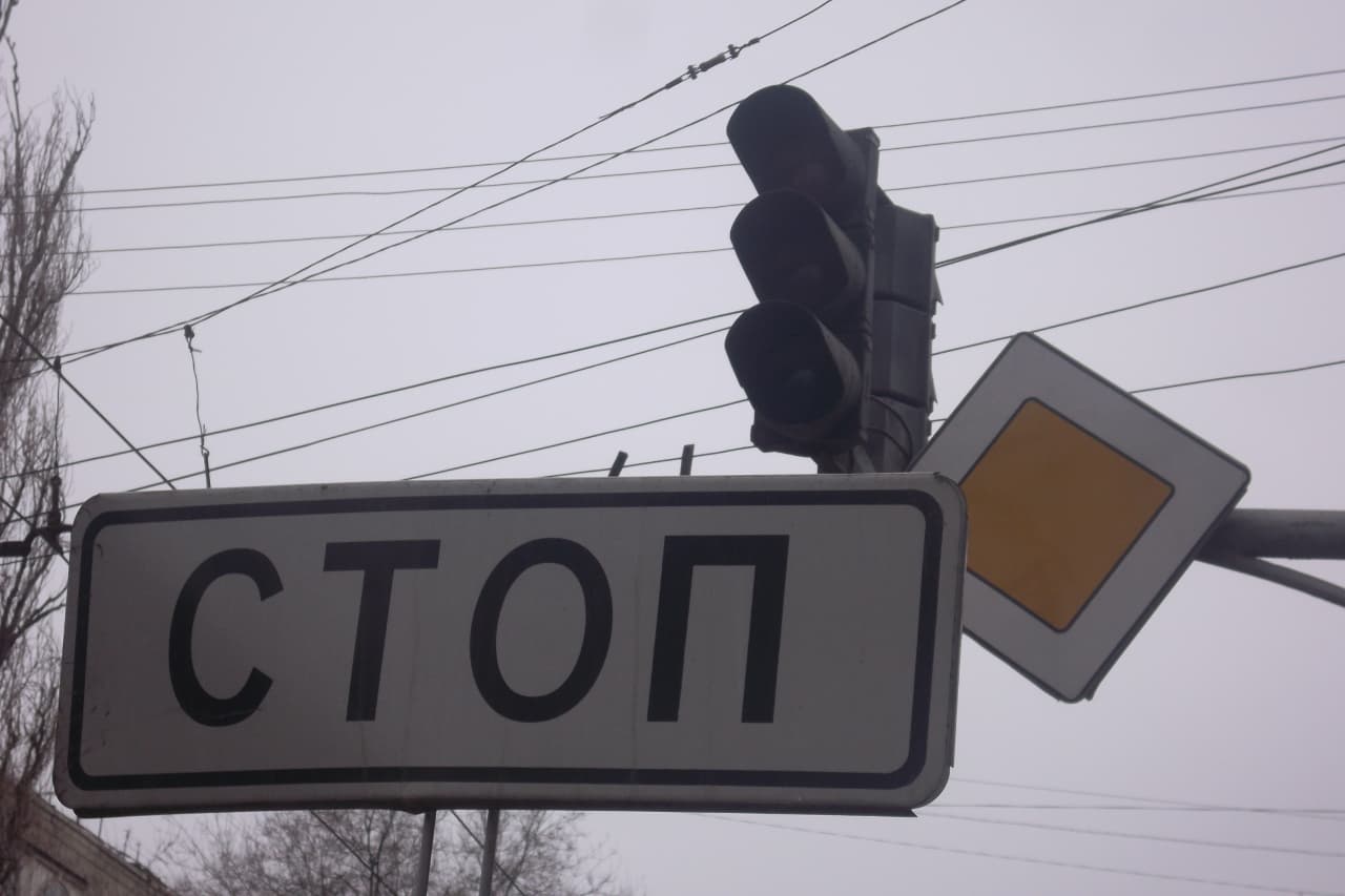 Из-за сломанного светофора на Воровского Попова образовалась большая пробка