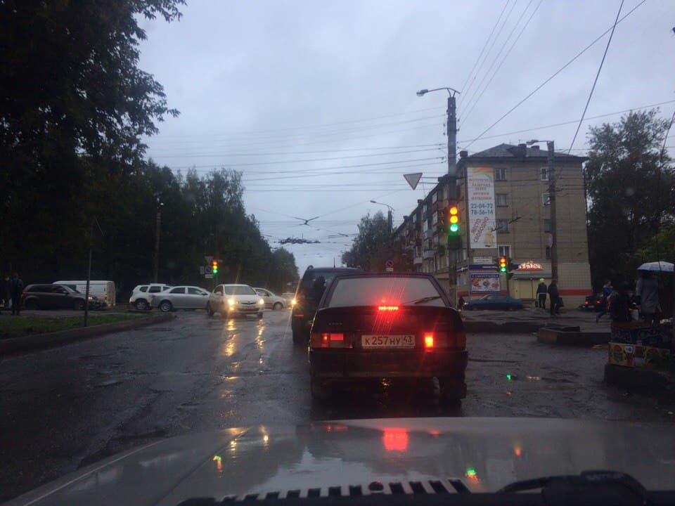 У светофоров выходной на 3 перекрестках в Кирове