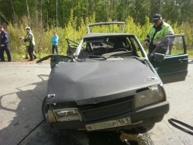 Возле Слободского столкнулись микроавтобус и «девятка»