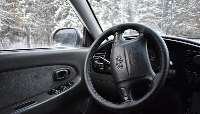 Российская молодежь: лицам моложе 25 лет могут запретить брать автомобили в аренду