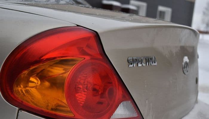 Денег мало, но машину надо: какой автомобиль купить до 200 000 рублей?