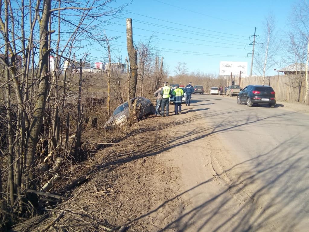 В Столбово «Шевроле» съехал с дороги