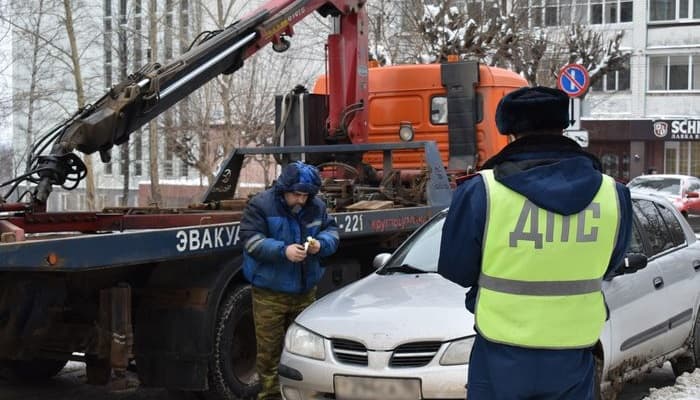 В администрации Кирова рассказали, откуда сегодня будут убирать снег