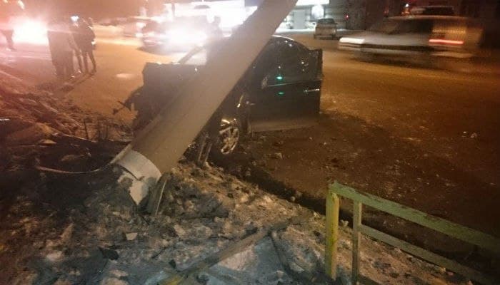 В Новый год студент на «Ниссане» снес столб на Производственной