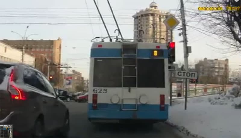 Нарушитель проехал на "красный" 