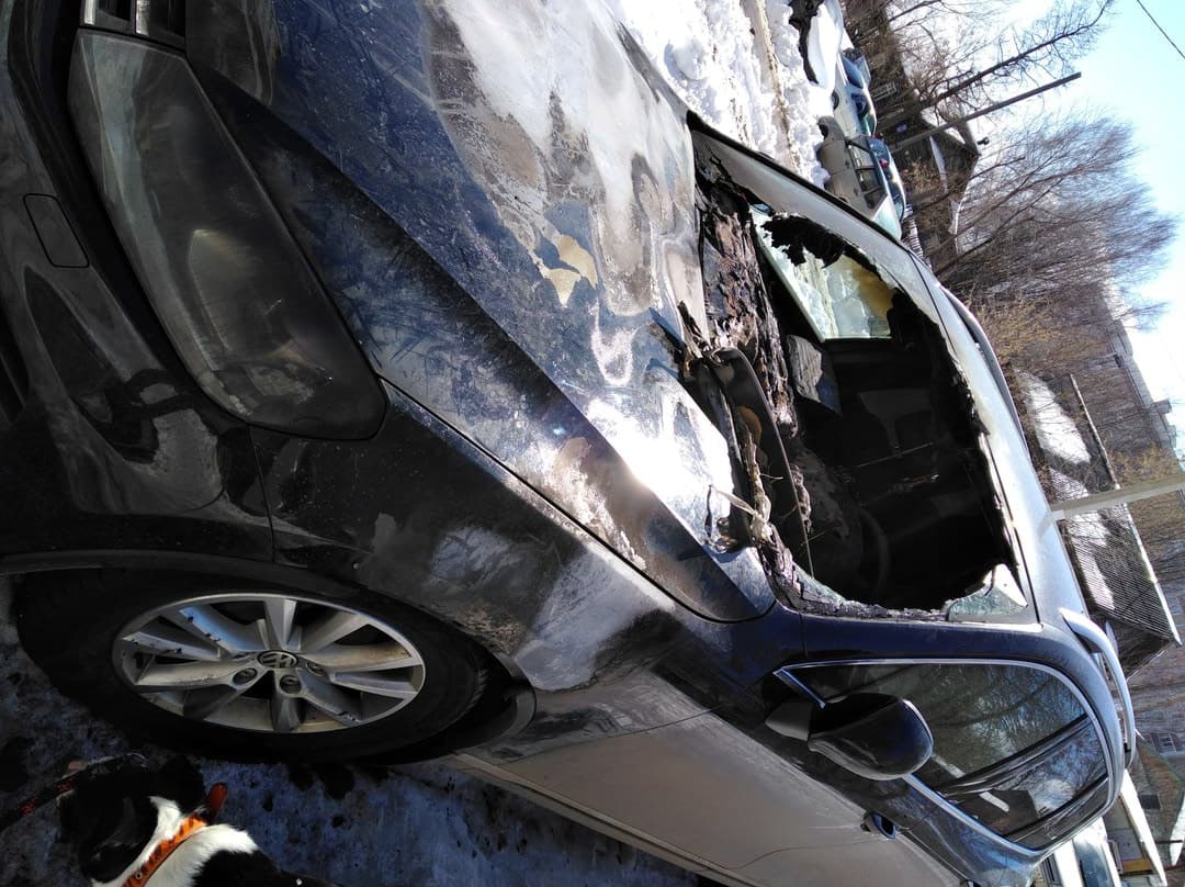 Ночью на Солнечной неизвестные спалили Touareg