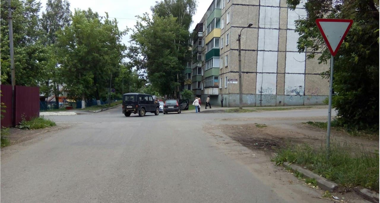 «Калина» и УАЗ не разъехались на перекрестке. 