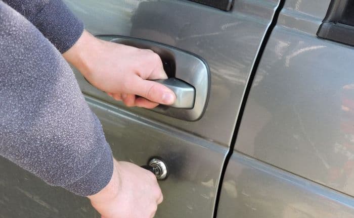 Под стражу заключен подозреваемый в серийных угонах автомобилей