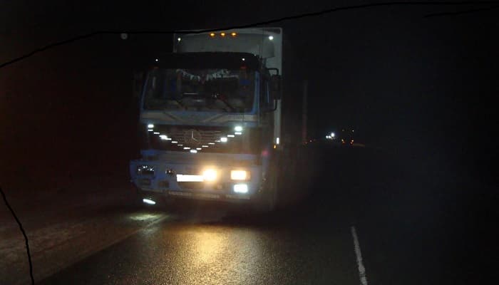 В Слободском районе грузовой автомобиль насмерть сбил пешехода