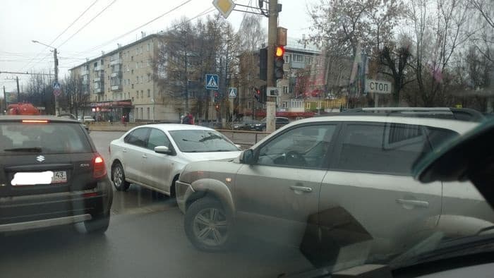 Очевидцы увидели необычный маневр от водителя Volkswagen Polo