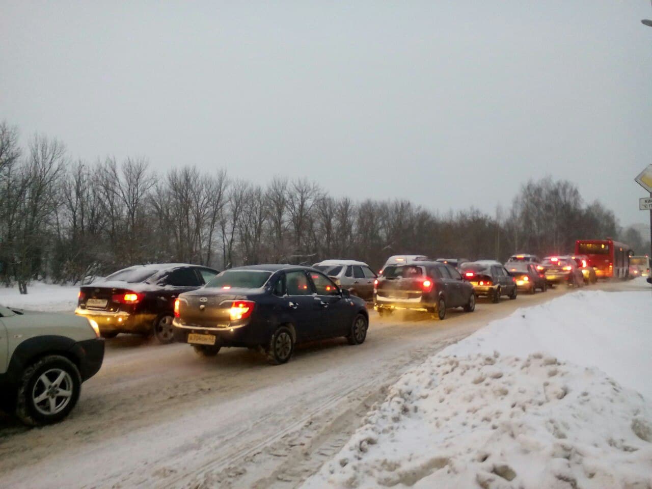Проезд с Нововятска в Киров затруднён из-за автобуса