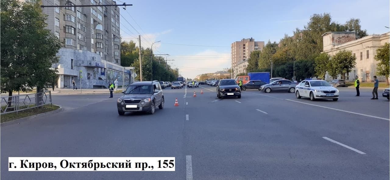 Skoda Yeti и Mazda столкнулись на Октябрьском проспекте