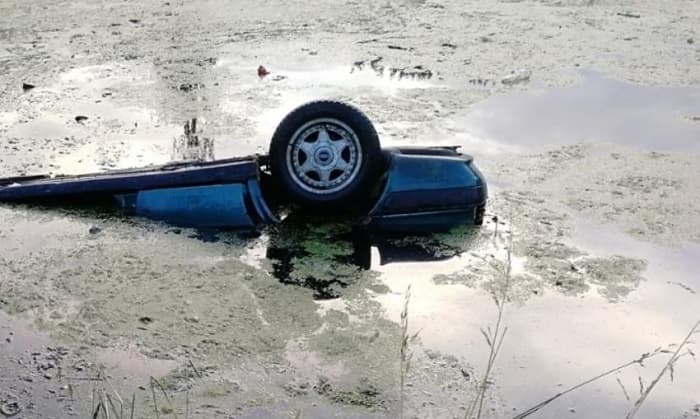 В Кировской области кроссовер улетел в водоем: двое мужчин скончались на месте