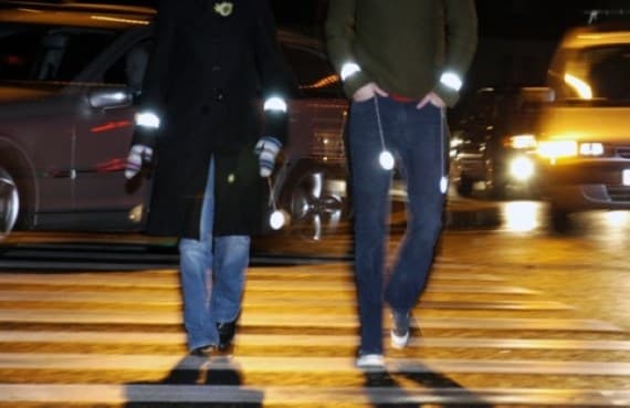 Пешеходов могут заставить носить светоотражающие элементы