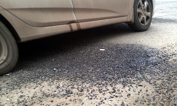 Ремонт дорог: щебень летит в стекла