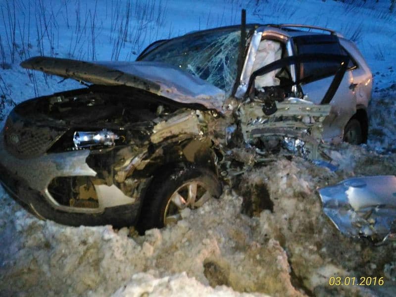 В Юрьянском районе КамАЗ вылетел на «встречку» и врезался в Киа