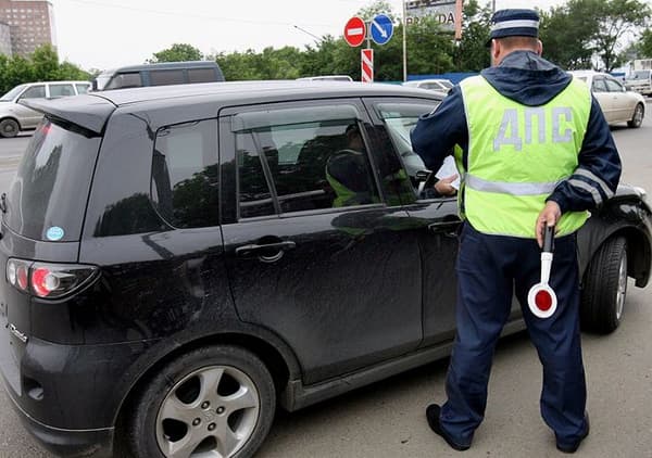 Осенью штрафы за тонировку авто и разговоры по телефону за рулем могут вырасти