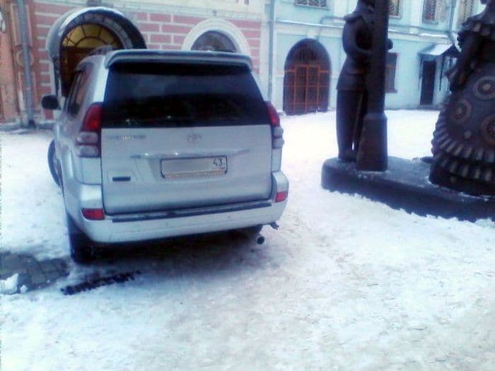 «СтопХам» борется с неправильной парковкой на улице Спасской