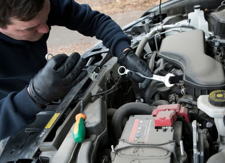 Почему на «приборке» мигает значок состояния аккумулятора