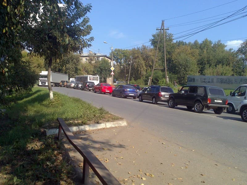 На Лепсе сломалась фура. Пробка в обе стороны