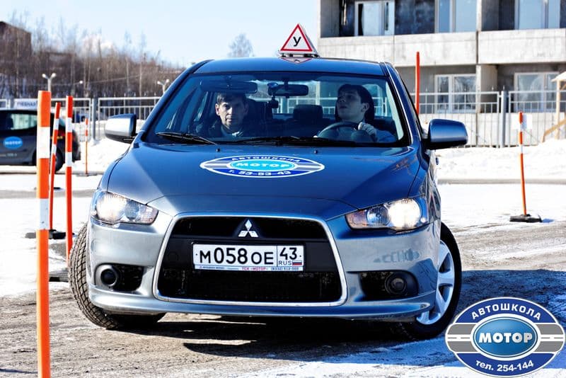Автошкола «Мотор» продлевает праздничное настроение