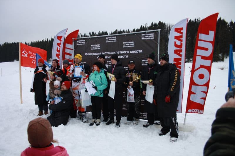 соревнования по снегоходному кроссу