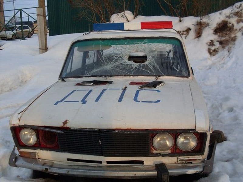 Под Котельничем хулиганы повредили макет патрульного авто
