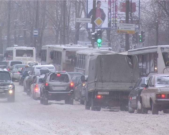 90 кубометров! Столько снега собрали и вывезли ночью дорожники из города