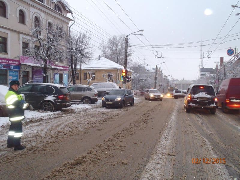 На Воровского автоледи на «БМВ» протаранила «Рено»: пострадала женщина