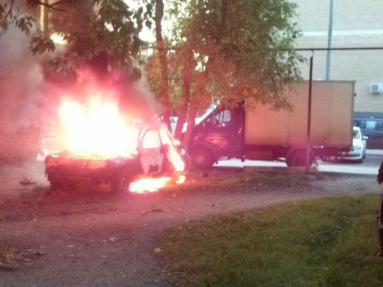 У дома на Подгорной сгорел автомобиль