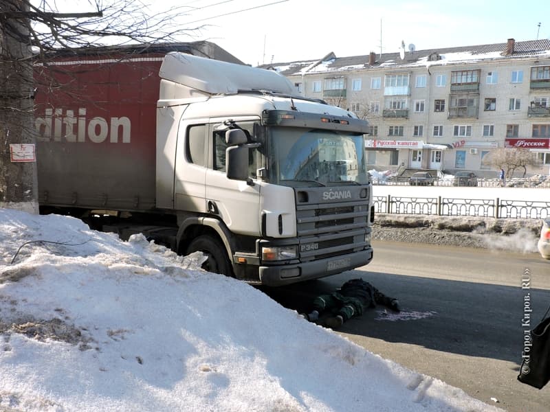 У «Новинки» фура переехала водителя. Мужчина погиб