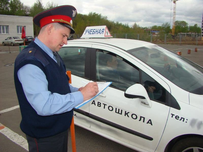 Все за руль: кто чаще сдает на водительские права в Кирове