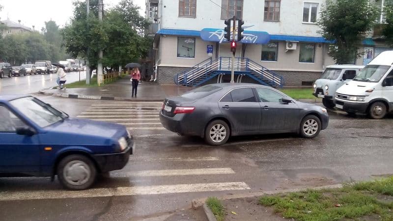 Женщина-водитель сбила 6-летнего ребенка с матерью