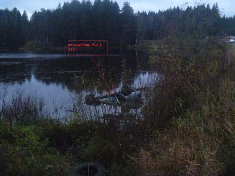 В Кировской области «десятка» съехала в реку. Пассажир погиб