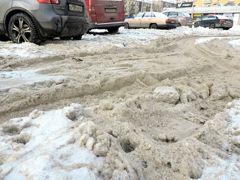 «Лицо» города: в каком состоянии находится парковка у кировского вокзала