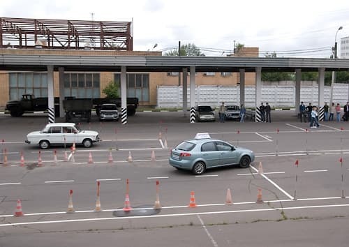 «Нужна ли кировская прописка, чтобы сдавать экзамен в ГИБДД?»