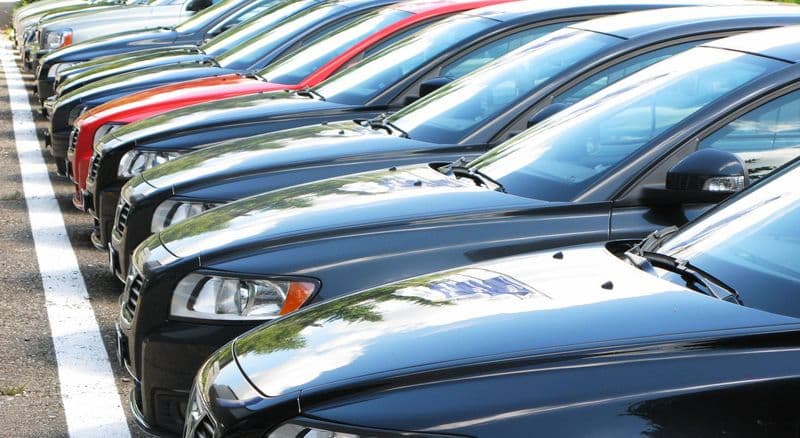 Продажи авто падают, но Lada остается на плаву