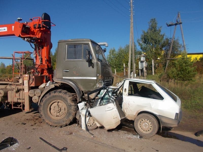 В Уржумском районе «Восьмёрка» влетела под КАМАЗ