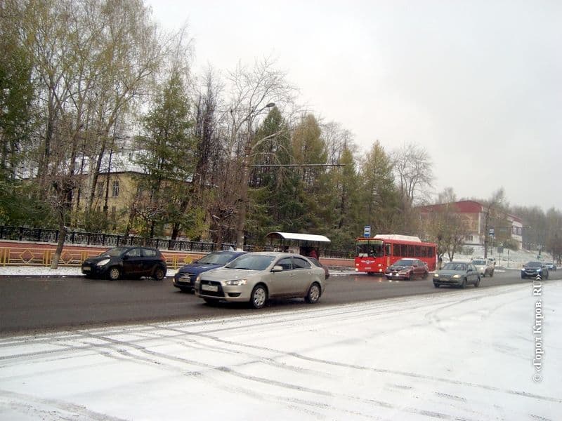 Снегопад вызвал в Кирове массовый отказ от автомобилей