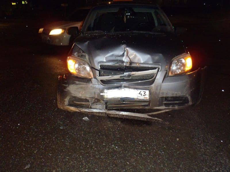 На Воровского «Лада Калина» столкнулась с «Шевроле»