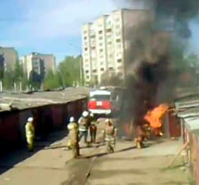 Пожар в гаражном кооперативе. Сгорела «Нива» [видео]