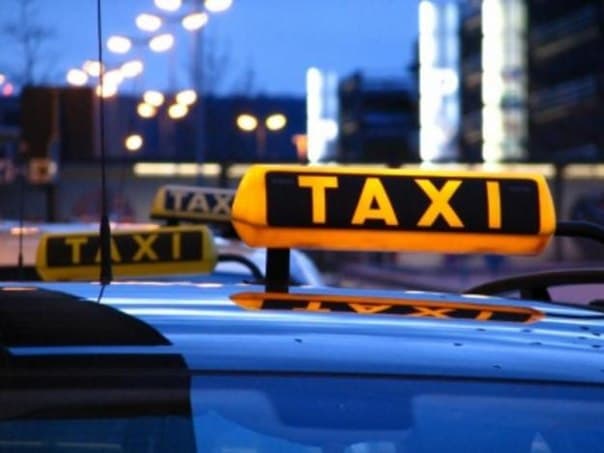 Новая услуга: таксисты от РЖД приедут вовремя и помогут кировчанам донести багаж до машины