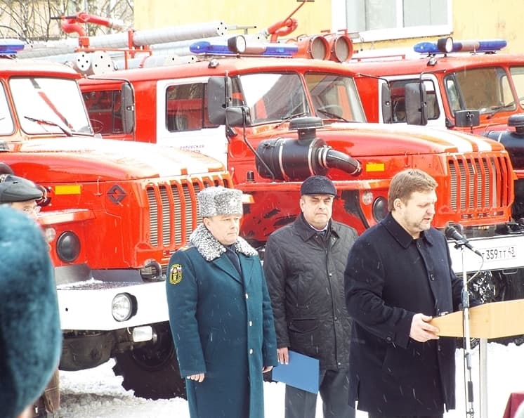 В Кирове появилось три новых пожарных машины стоимостью  12 миллионов рублей