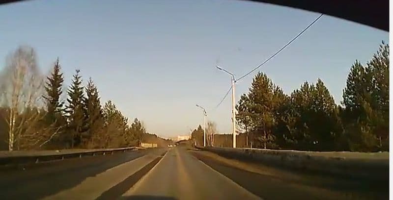 В Чепецке таксист совершил обгон и вылетел из машины