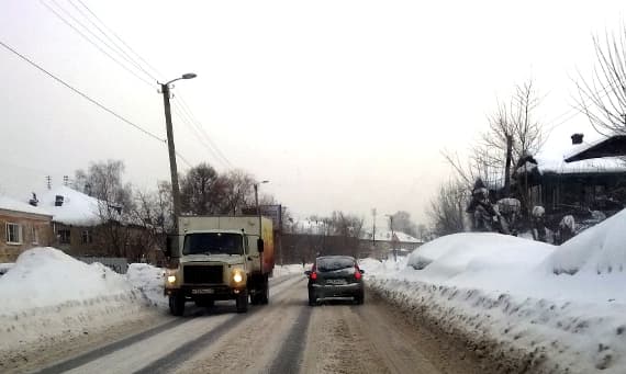 Снег убирают, а вывозить не торопятся