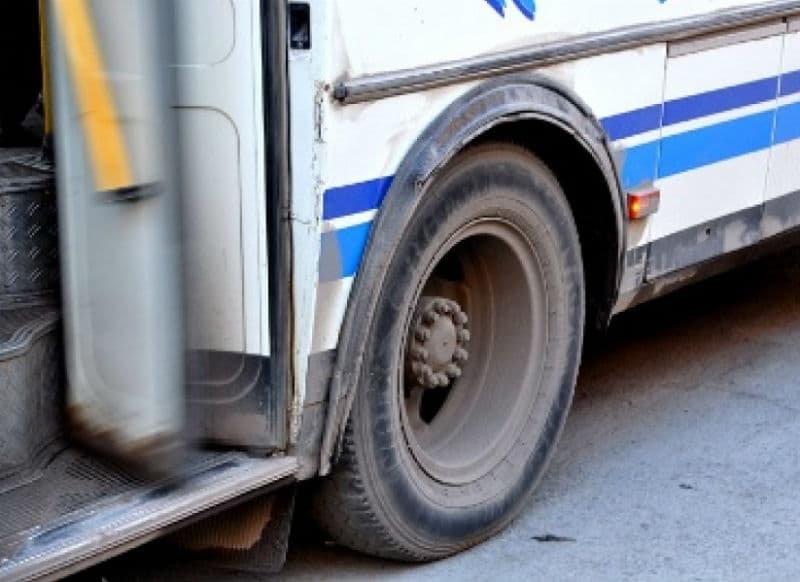 В Кирово-Чепецке 4-летнюю девочку зажало в дверях автобуса