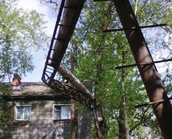 В Вересниках автокран повредил теплотрассу 