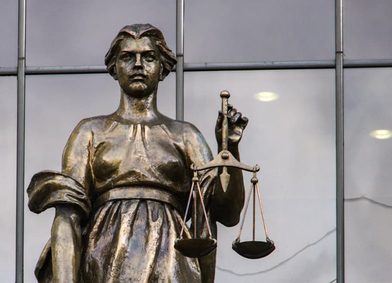 Верховный Суд решил, можно ли обгонять «паровозиком»